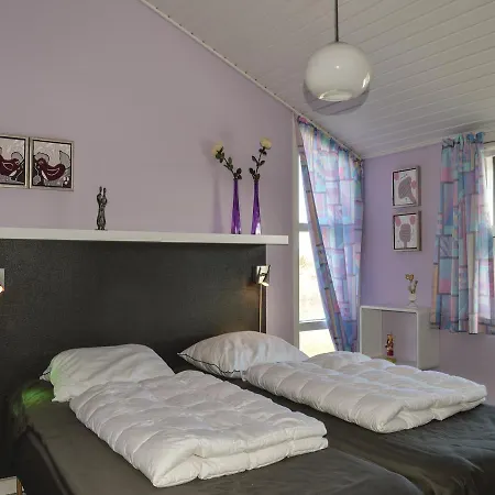 Three-bedroom Holiday In Saby *