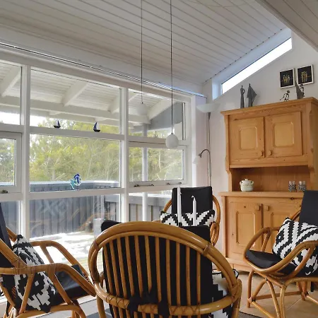 Three-bedroom Holiday In Saby