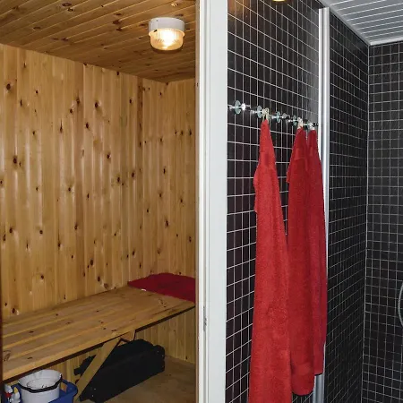 Three-bedroom Holiday In Saby *