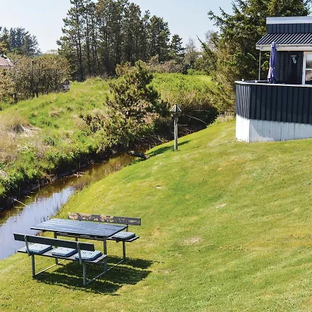 Three-bedroom Holiday In Saby
