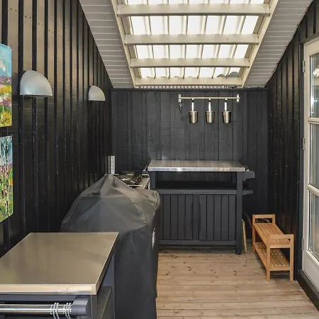 Three-bedroom Holiday In Saby * Sæby